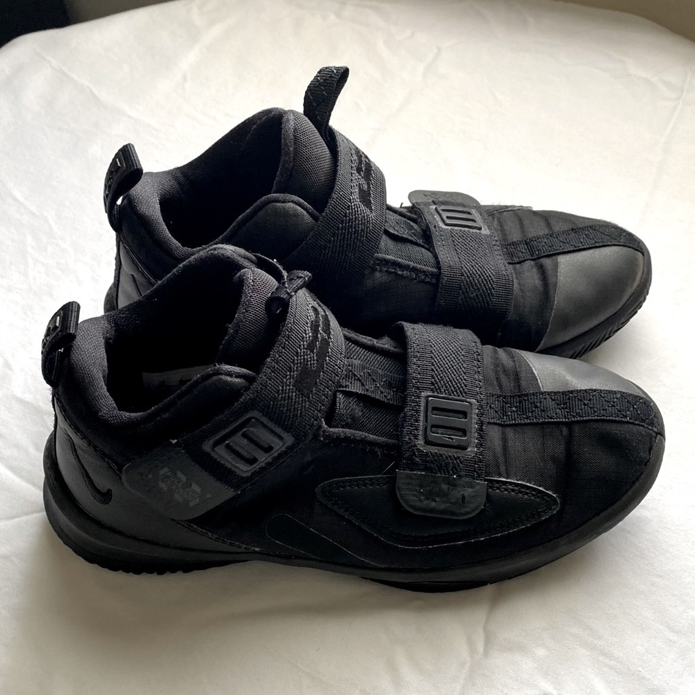 LEBRON JAMES BLACK SHOES